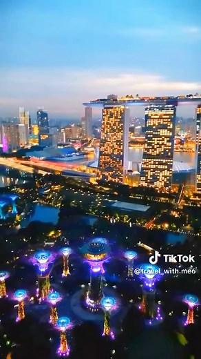 Welcome to Vibrant Singapore 🇸🇬 | Iconic Skylines & Bustling Streets