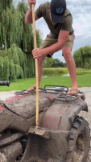 3.6K views · 34 reactions | People have been raving about this touchless ATV wash樂 so I put it to the test! 朗 Just spray it on and rinse it off! #atv #yamahagrizzly #quad #fourwheeler #atvmechanic #atvracer #atvwash | WR Performance Products Inc. | Facebook