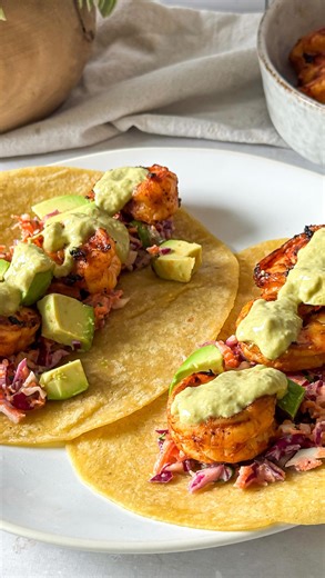 Talk ab mystical, magical. 🤤 These Hot Honey Shrimp Tacos are so easy and delicious it’s like magic. Perfect for a quick healthy dinner on busy weeknights👌🏻 Recipe below ⬇️ or grab it here: https://mallorythedietitian.com/hot-honey-shrimp-tacos/ INGREDIENTS ~For Shrimp~ • 1 lb large or jumbo shrimp • 1 Tbsp hot honey • 1 Tbsp extra virgin olive oil • 1 lime, juice of (ab 2 Tbsp) • 1 tsp chili powder • 1 tsp smoked paprika • ½ tsp garlic powder • ½ tsp kosher salt • ¼ tsp black pepper ~For Sla