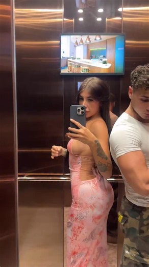 Elevator pt 2#comedy #humor #ironia | Queendellescoreggine