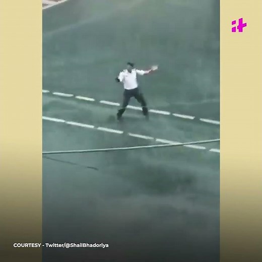 Viral: Indore Cop Manages Traffic While Dancing In The Rain #Shorts