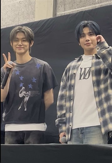 𝖳𝖮𝖬𝖮𝖱𝖱𝖮𝖶 𝖷 𝖳𝖮𝖦𝖤𝖳𝖧𝖤𝖱 𝟦𝗍𝗁 𝖠𝗅𝖻𝗎𝗆 “ 𝖳𝗁𝖾 𝖲𝗍𝖺𝗋 𝖢𝗁𝖺𝗉𝗍𝖾𝗋 : 𝖳𝖮𝖦𝖤𝖳𝖧𝖤𝖱 ” 𝟤𝟢𝟤𝟧.𝟢𝟪.𝟥𝟣 𝗆𝖾𝖾𝗍 & 𝗀𝗋𝖾𝖾𝗍 𝗂𝗇インテックス大阪 第𝟧部 ミニトークショー(撮影𝗈𝗄)   全員ハイタッチ #txt #トゥバ #moa #투모로우바이투게더 #ミーグリ @TOMORROW X TOGETHER