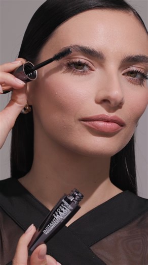 ⚠️Smetti di scrollare: il mascara che cercavi è qui!​ Nuovi Mascara 24Ore Instant Maxi Volume, con formula arricchita con ceramidi, fibre volumizzanti e microsfere di silice per uno sguardo intenso fin dalle prime passate. ​ 🖤 Extra Black per uno sguardo impareggiabile​ 💙 Electric Blue per chi ama sperimentare ​ 🤎 Chocolate Brown per le fan di un make-up nude chic​ Quale sceglierai?​ #DeborahMilano #24OreInstantMaxiVolume #Mascara #ExtraBlack #ElectricBlue #ChocolateBrown | Deborah Milano
