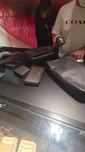 uyau Raymund (@uyaumund)’s videos with Thank You For Your Gift - Universal Purple Cheese