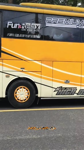 Kisah si gedang cukup sampai disini👋🏻🥺 . . . AGENDAKAN PERJALANAN ANDA BERSAMA AL’BANI TRANS ➖➖➖➖➖➖ Kapasitas:59 seat ➖➖➖➖➖➖ Fasilitas: Air Conditioner Dispenser LED TV (CD,DVD,VCD,MP3) Karoke sound system Charger Crew ramah ➖➖➖➖➖➖ Official account: @Al'Bani Trans #seeyouagain #albanitrans #devara002 #teamdorong #aktorlintasmaqom