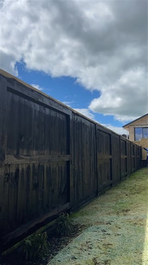 Residential fence paint spraying ✅ FREE QUOTES , NO OVER SPRAY GUARANTEE, 5 YEAR MANUFACTURER GUARANTEE 👌🏻 02102981522 #fencepainting #paintspraying #satisfying | CL Fence Painting Specialists