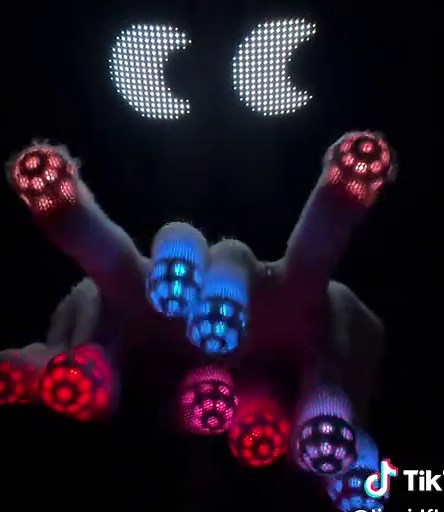 Exploring the Flow of Colors and Vibes in Gloving