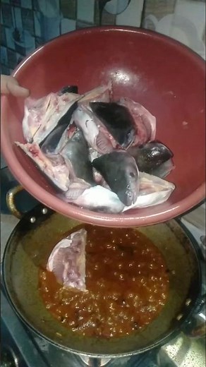 Machli ki mundi ban rahi hai #food #shortsvideo #machli