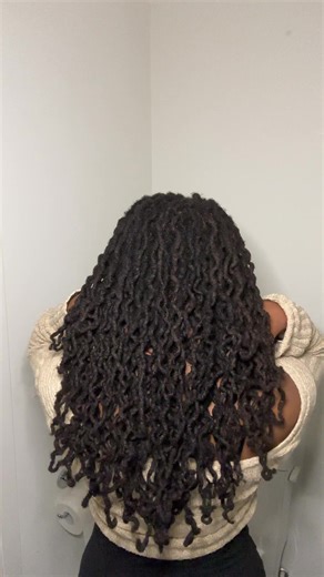 Quick loc braid-out tutorial 👸🏾 I’ve had these braids in for a week, its time to let them go! #locs #locstyles #curlylocs #dreadlocks #blackgirl #blackhairstyles #fyp #womenwithlocs #locjourney