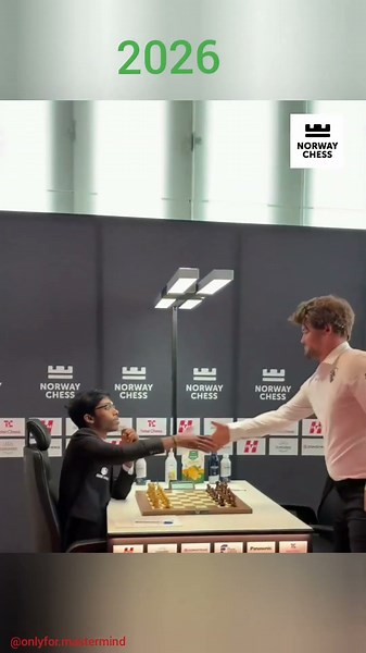 Magnus Carlsen’s Hand as a Kid… Then BEAT Him #chess