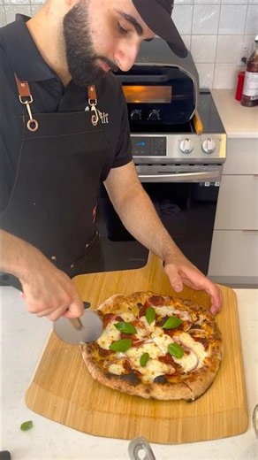 Spicy Soppressata Pizza in the Ooni Volt 12 at 850°F 🔥🍕