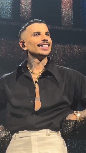 RAÚL ALEJANDRO 🇵🇷 on Instagram: "Y el si hace caso 😍🫠 🎥: @santi.concerts"