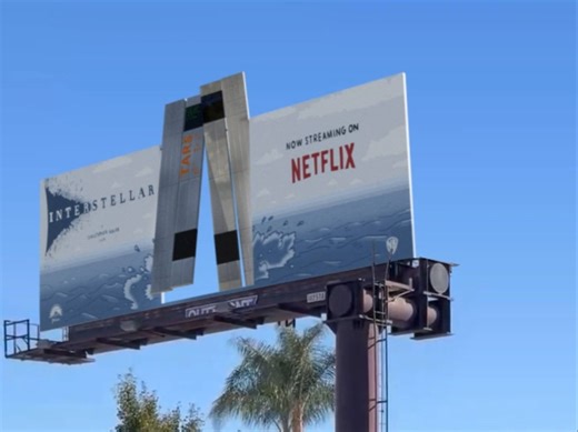 《星际穿越》登录Netflix，官方在户外投放了 TARS 广告牌