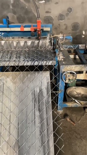 “Chain Link Fence Making Machine ⚙️🔥”“How Wire Mesh Fencing is Made 😮” #works