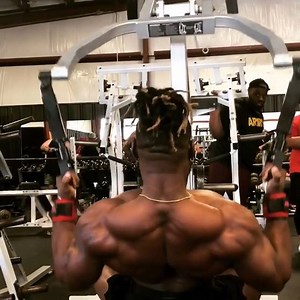 Musclemania® Texas Champion BadMan Mo lat pull downs! Musclemania.com - Musclemania | Musclemania