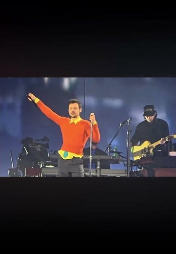 Harry Styles letting us Adore him - Amsterdam 2026