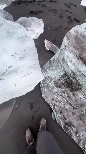 Exploring Diamond Beach in Iceland: A Winter Paradise