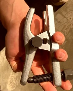 Ball joint separator