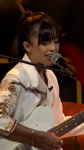 “O Oh Jane Jaana” live from Ma Novana Mama!🩷 #yohani #yohanimusic | Yohani