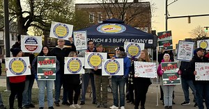 'It's not acceptable': USPS letter carriers rally for new contract negotiations