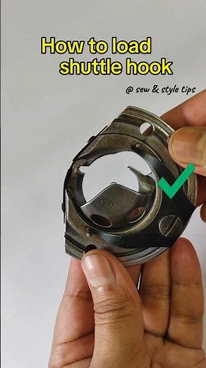 Shuttle hook loading for beginners ✅ #sewingmachinerepair #sewingmachine #ussewtips #sewinghacks