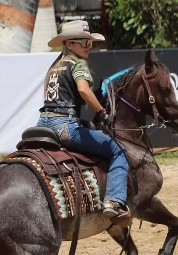 MÁQUINAS JUSTINE “Hierro y poder” Las máquinas y los caballos comparten un mismo principio: fuerza, resistencia y precisión. Mi hierro es más que una marca, es el sello de lo que creo, de lo que admiro en cada yegua y caballo que lo lleva. No se trata solo de potencia, sino de carácter, de ese espíritu indomable que siempre sigue adelante. Porque algunos confían en motores, yo confío en sangre, músculo y corazón. MÁQUINAS JUSTINE 🪖⚔️