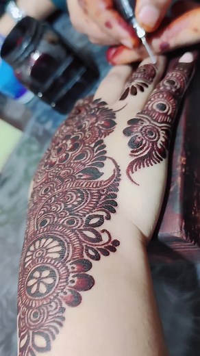 Innovative Mehndi Injection Pen for Intricate Designs