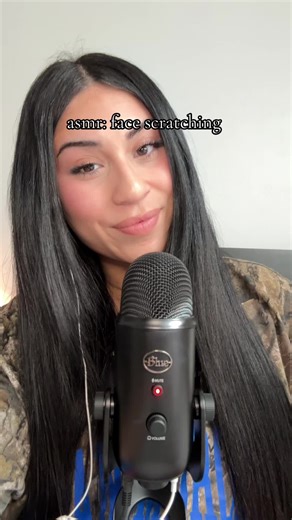 question of the day: clacky or creamy keyboard? ⌨️ #asmrtingles #asmr #scratchingasmr