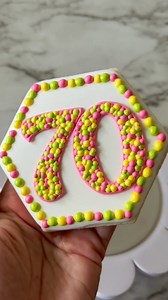 131K views · 2.3K reactions | A favorite royal icing transfer technique! 殺 What do you think?! | Your Baking Bestie | Facebook