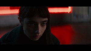 Une vampire qui refuse de tuer par empathie imagine un modus operandi acceptable à la suite de sa rencontre avec un adolescent. Un film de Ariane Louis-Seize 🌙 Production Art et essai | Distribution H264 🦇 En salle dès le 13 octobre | Vampire humaniste cherche suicidaire consentant