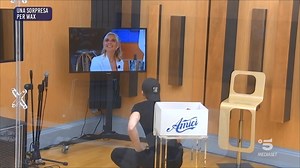 432K views · 4.9K reactions | Wax non crede ai suoi occhi quando sul monitor vede... #Amici22 | Amici di Maria De Filippi | Facebook