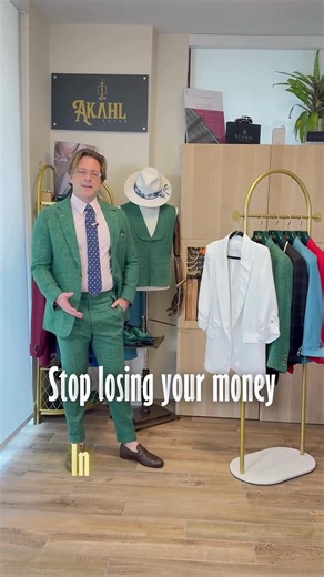 Alex exposes the truth behind poorly constructed suits: glued garments. While showing a damaged blazer, he explains how poor quality pieces warp and deteriorate over time. He discusses the three ways to structure a suit-full canvas, half canvas and glued-highlighting why investing in quality garments is key. The message is clear: stop wasting money on clothes that don't last and go for well-made pieces that maintain their shape and elegance over the years. #miami #blazer #tips #suit #tips