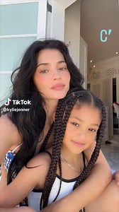 🎶 « Pretty Little Baby » fait son grand retour… 63 ans plus tard ! Comme quoi, les classiques ne meurent jamais. | Culture Prime