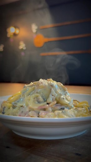 There’s nothing like twirling a fork through creamy, saucy pasta, pure comfort in every bite. #arthurspizza #pastalovers #pizzatime #sydneyeats #foodie #comfortfood #bondi #bondijunction #randwick #maroubra #paddington #bexley #rosebery #glebe #bankstown