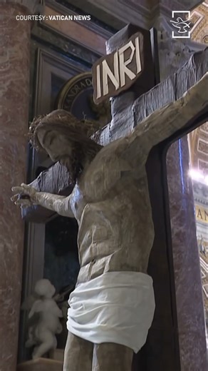 Pope Leo blesses a crucifix made of discarded materials by a prisoner | Shalom World News