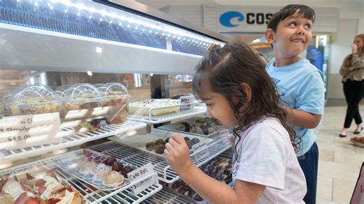 From Dubai chocolate to baklava cream rolls, Rosa's Pastry opens Cordova Mall kiosk