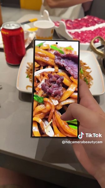 HD camera shoots super clear, smooth zoom with no blur