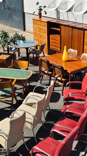 70B INC. on Instagram: "10月の新入荷 第2弾。 今週は【オランダ便40ftコンテナ】が無事に到着し、【70B SHOWROOM & WAREHOUSE】は明日10/11(土)から営業再開です◎ 今回もオランダ便ならではの上質で個性豊かな1点物アンティーク＆ヴィンテージたちが大量入荷しており、店内はフルボリュームに復活!! 見応えのあるラインナップにぜひご期待ください。 もちろん【70B ANTIQUES】と【70B OSAKA】にもどんどん新商品が追加されています。 この三連休はぜひ70B各店ハシゴでアンティーク&ヴィンテージの魅力に触れてみてください◎ ・ ・ 毎度の事ではありますが、入荷後の70B各店にはメンテナンス前の商品が多数展示されています。 70Bでは商品代金にメンテナンス料金が含まれており、全ての商品を安心してお使い頂ける状態に自社職人たちが仕上げてからお届けしています。 メンテナンス内容や仕上がりは商品によって異なりますので、お気軽に店頭スタッフまでご相談ください。"