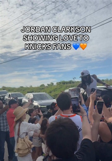Clarkson’s a man of the people 🙌 (@notmoosenba/X) #nba #knicks #nbafinals #champions #nyc