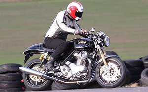 NORTON COMMANDO 961 SE (2009-on) Review, Specs & Prices