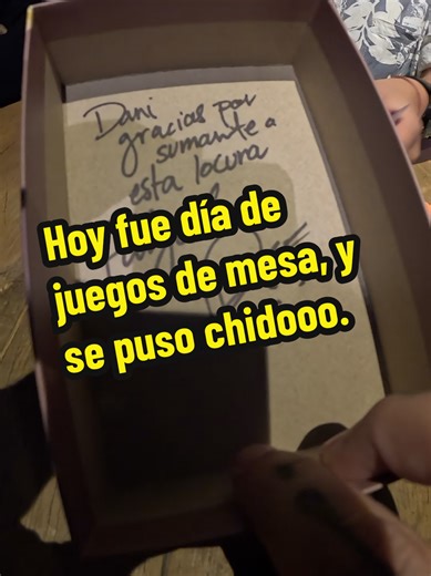 Jueves de jugar juegos de mesa con los @Jalapeño Lab @Pepe Franco y @Paty Reisen en leyendas Music club #fracasandro #artecallejero #guadalajara #jalapeñolab