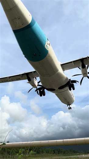 ATR 72 landing at El Nido