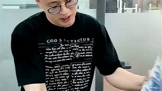 Area-51新品上市，售价5095元，搭载强劲性能芯，专注解决续航焦虑与散热难题，游戏办公畅快体验，颠覆想象的轻薄设计，带来极致便携新选择。