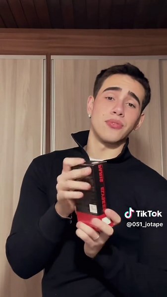 💬 Oportunidade Única do Festival de Moda Masculina! Compre na SHEIN procurando o [Código de Pesquisa: 2FRCV], e use o cupom exclusivo para garanta até 90% de desconto! Para cada momento e estilo, na SHEIN tem tudo o que os homens precisam! Aproveite agora as ofertas imperdíveis no Festival de Moda Masculina da SHEIN! #SHEINparaEles #SHEINsaveinstyle #SHEINforAll #ad TikTok: @SHEIN Brasil @SHEIN • óculos de sol club master masculino feminino lente uv 400 HASTE COM MOLA IMITACAO BAMBU mardela ID: