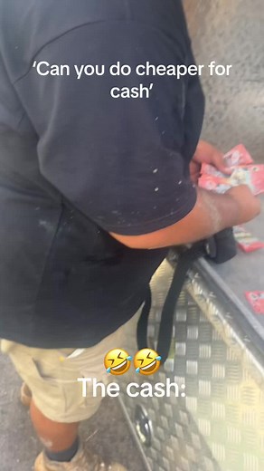 The bumbag full of 20s 🤣 #fyp #marketplace