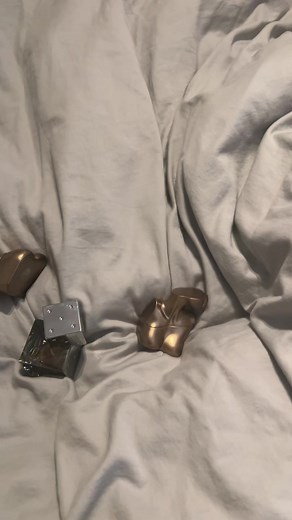 Explore Billie Eilish Merchandise: Must-Have Items!