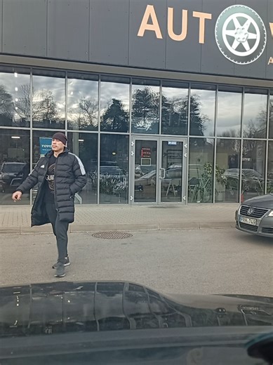 Atsakoma @seimosgyvenimas #positivityonly #goodvibes Mielosios, iš JŪSŲ pusės gaunu pastabų dėl aprangos, bet kuomet dėvėjau kostiumą, tai jūs rašėte, kad šokčiau į maikutę🙃