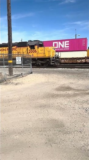 9829 pulls into the yard behind an intermodal #railfanning #trains #unionpacific