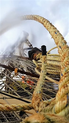 "If we fail, we have nothing to show for it because we have to go home in three days." #DeadliestCatch TOMORROW at 8p on Discovery. | Deadliest Catch