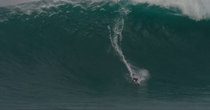 Kai Lenny just brought back tow surfing at Jaws. Full story: http://surfl.in/2fUzjxN | Surfline